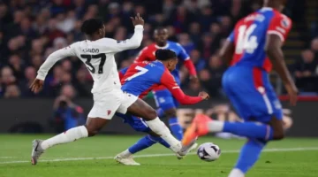 توقيت انطلاق مباراة مانشستر يونايتد وكريستال بالاس والوسيلة المجانية لمتابعة اللقاء بث مباشر